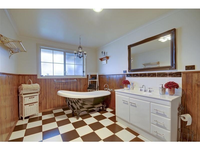 21 Wicks Crescent, Morwell VIC 3840