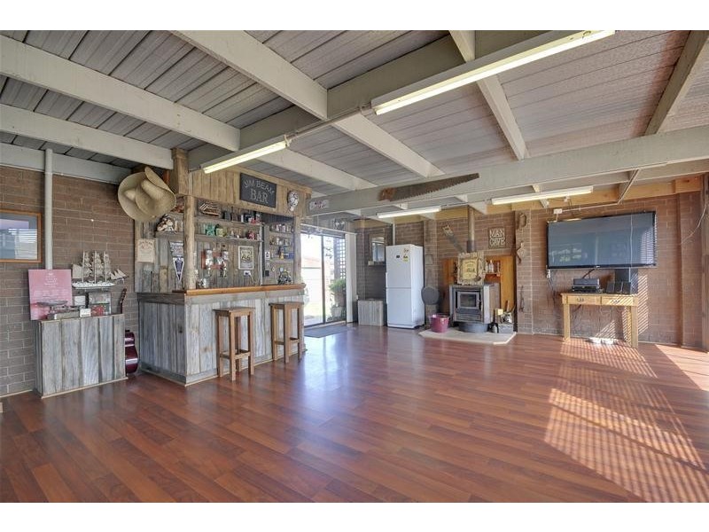 21 Wicks Crescent, Morwell VIC 3840