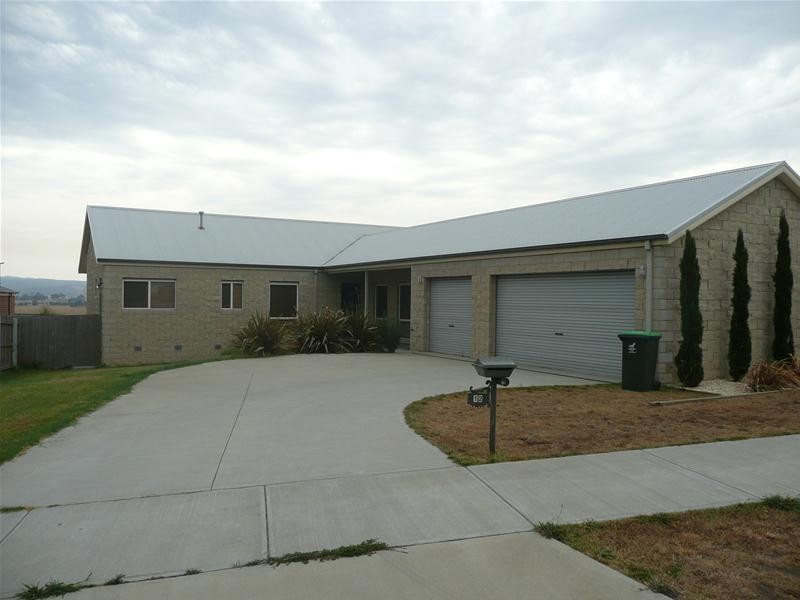 12 Wellington Drive, Traralgon VIC 3844