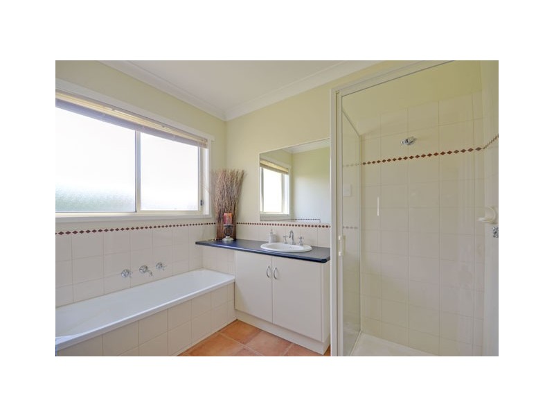 1B Dampier Close, Traralgon VIC 3844