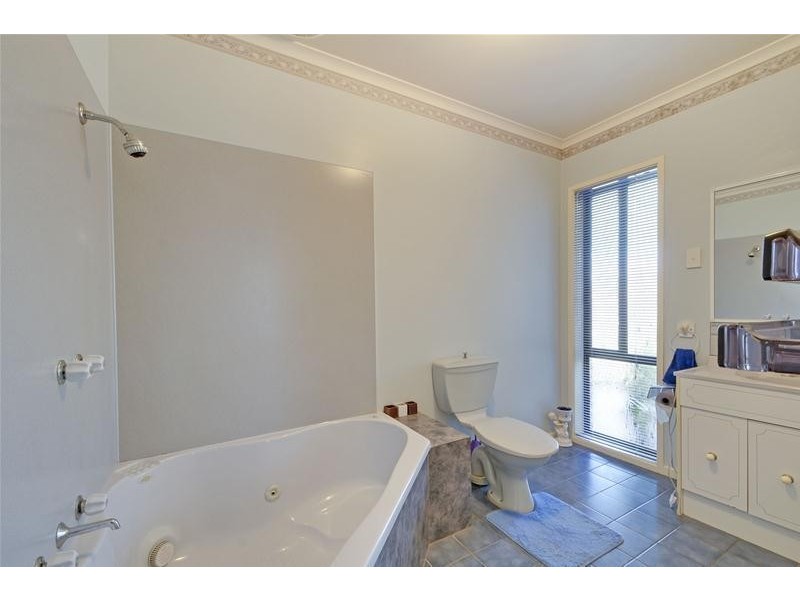 5 Swallow Grove, Traralgon VIC 3844