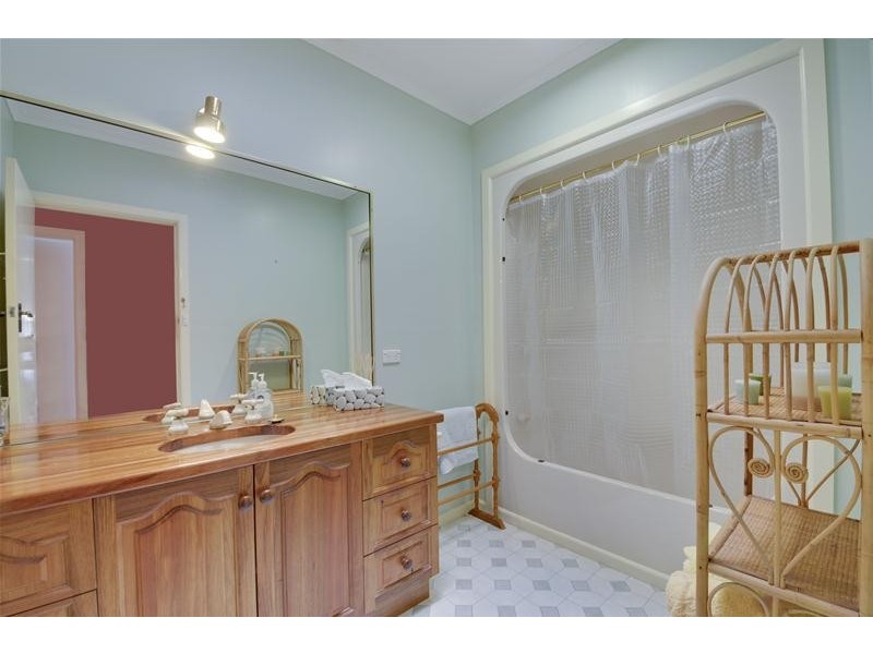 1 Laurence Grove, Traralgon VIC 3844