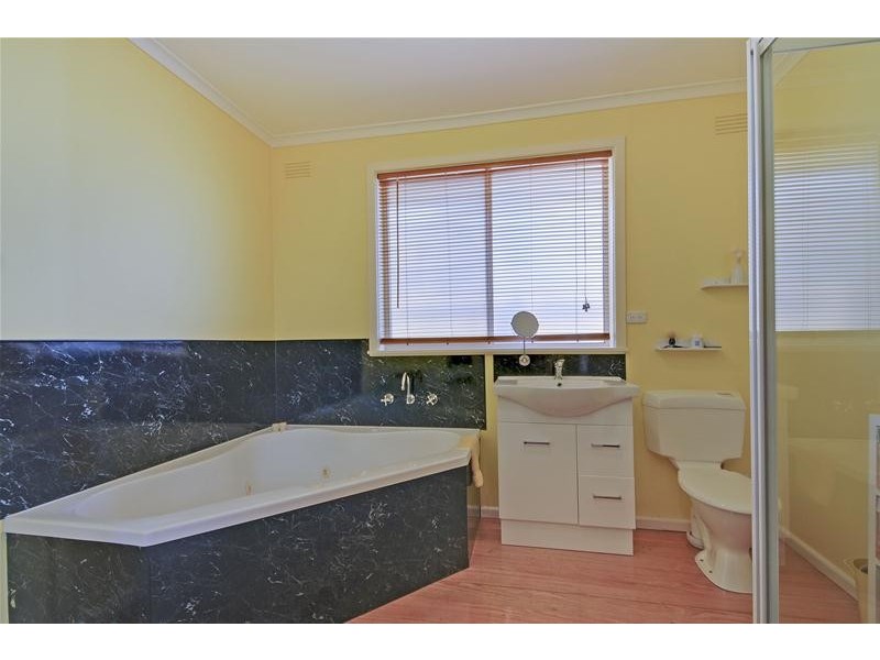 1 Laurence Grove, Traralgon VIC 3844