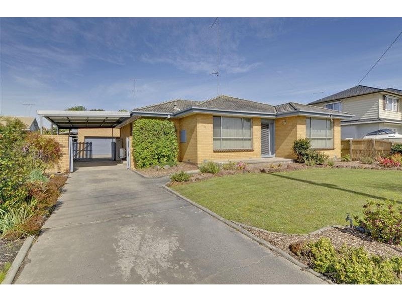 1 Laurence Grove, Traralgon VIC 3844