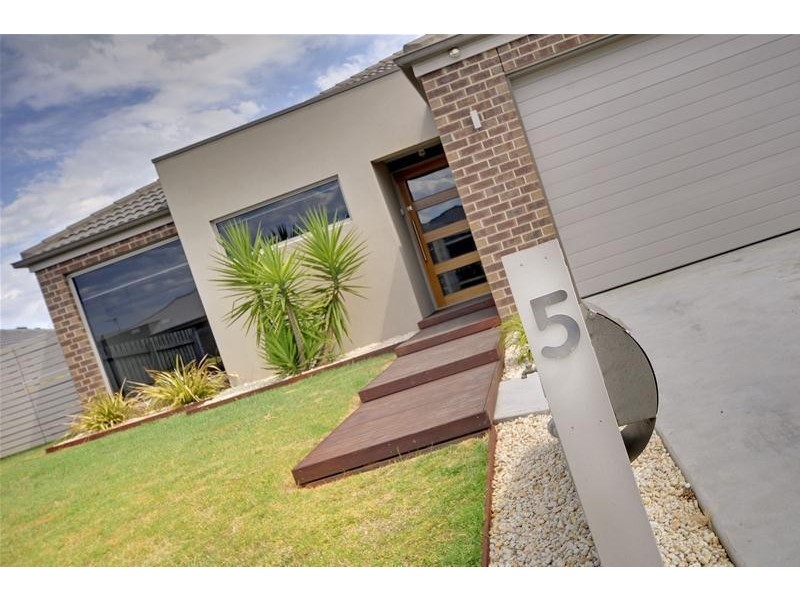 5 Mountain Grey Rise, Morwell VIC 3840