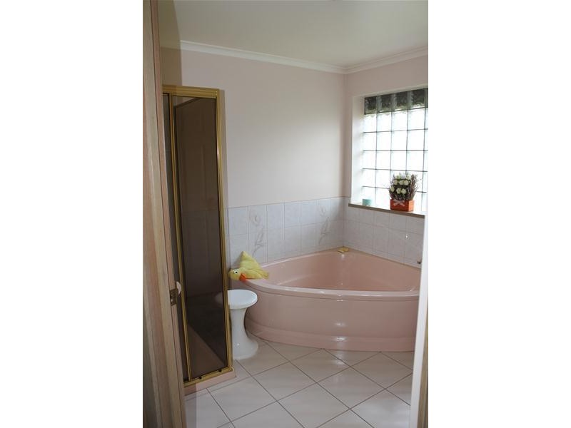 35 Parkwood Way, Traralgon VIC 3844