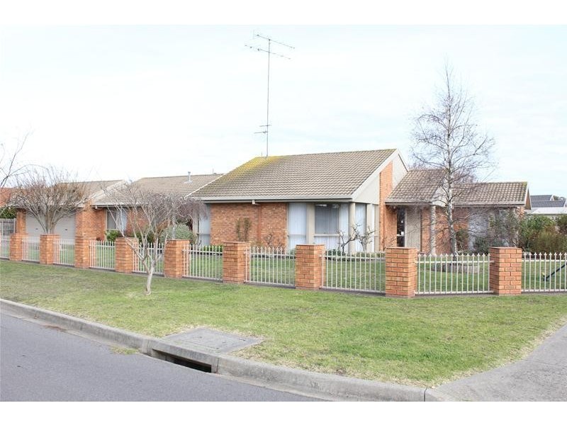 35 Parkwood Way, Traralgon VIC 3844