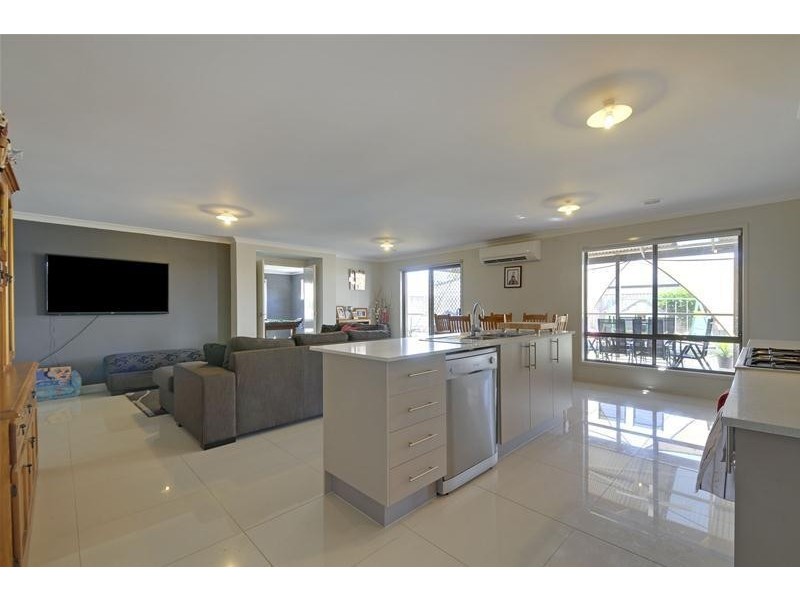 9 Kangaroo Grass Rise, Traralgon VIC 3844