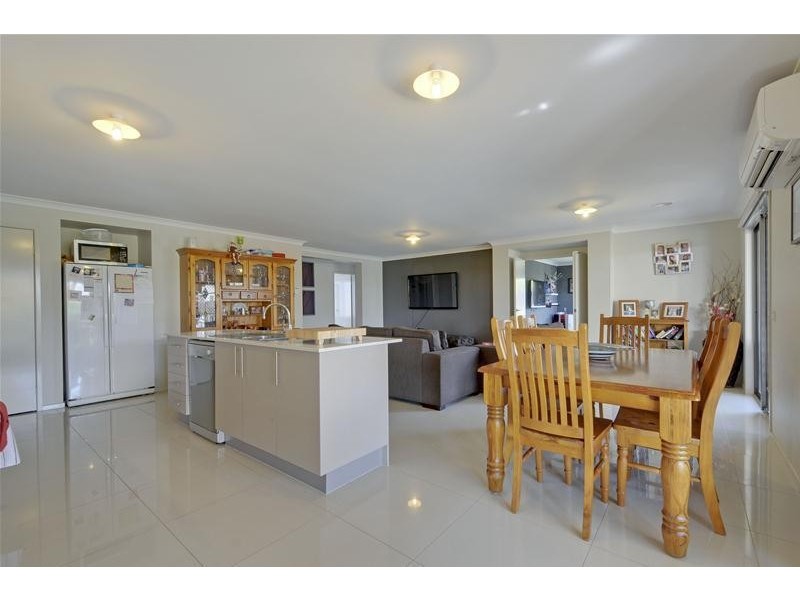 9 Kangaroo Grass Rise, Traralgon VIC 3844