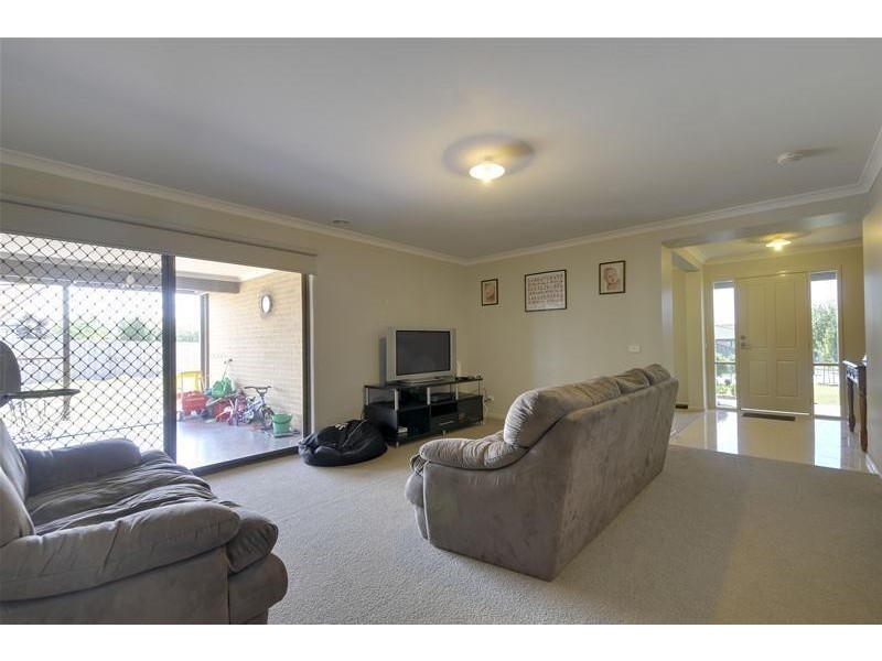 9 Kangaroo Grass Rise, Traralgon VIC 3844