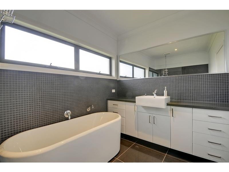 11 Kurt Street, Morwell VIC 3840