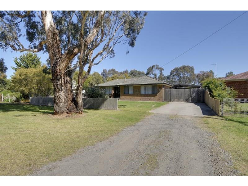 33 Sparks Lane, Toongabbie VIC 3856