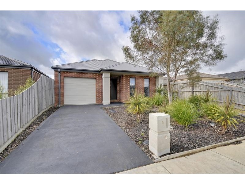 9 Roscommon Drive, Traralgon VIC 3844
