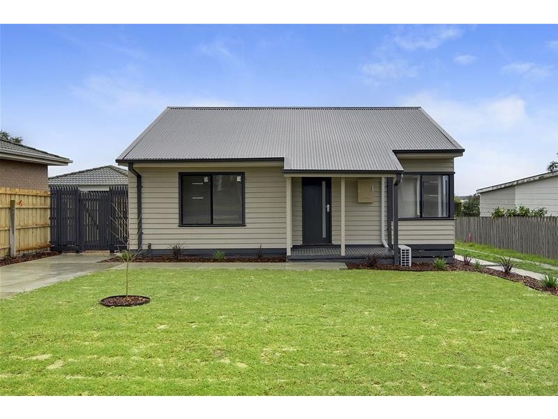 18 Chenhall Crescent, Traralgon VIC 3844