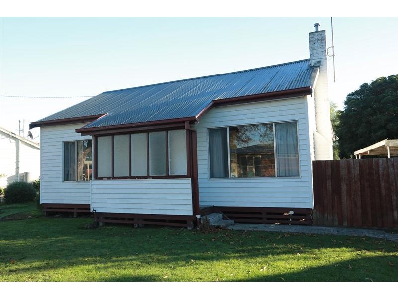 2 Johnson  Crescent, Traralgon VIC 3844