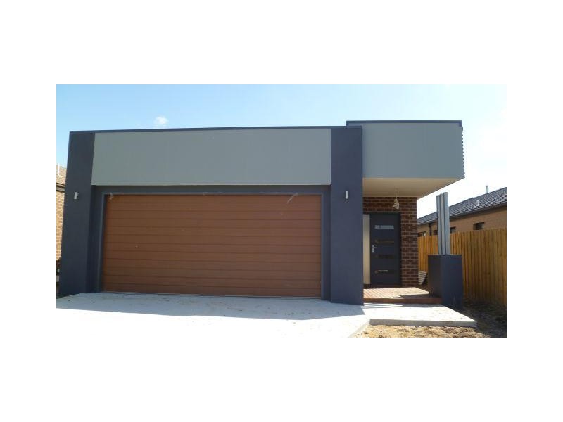 24 Roscommon Drive, Traralgon VIC 3844