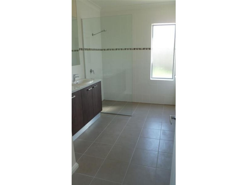 24 Roscommon Drive, Traralgon VIC 3844