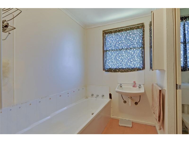 13 Beattie Crescent, Morwell VIC 3840