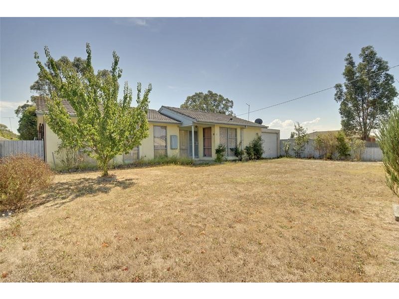 13 Beattie Crescent, Morwell VIC 3840