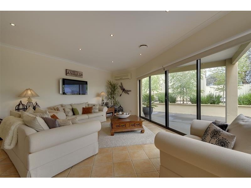 12 Nicholas Court, Traralgon VIC 3844