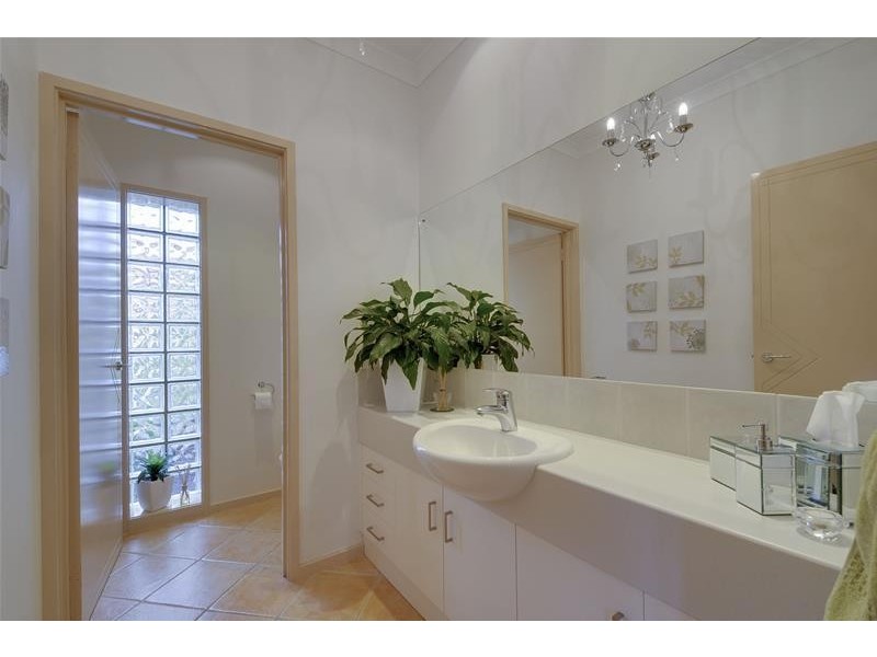 12 Nicholas Court, Traralgon VIC 3844