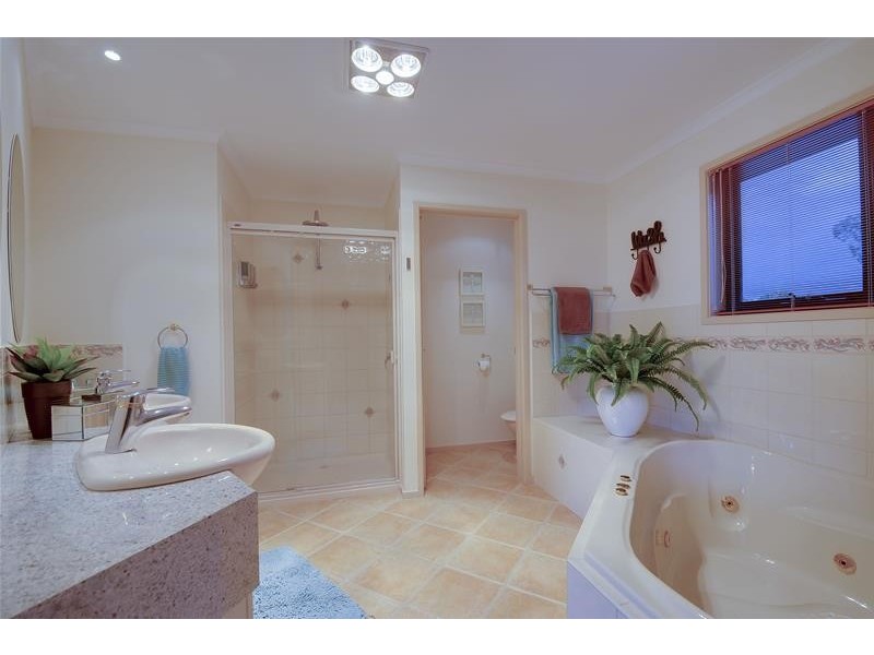 12 Nicholas Court, Traralgon VIC 3844