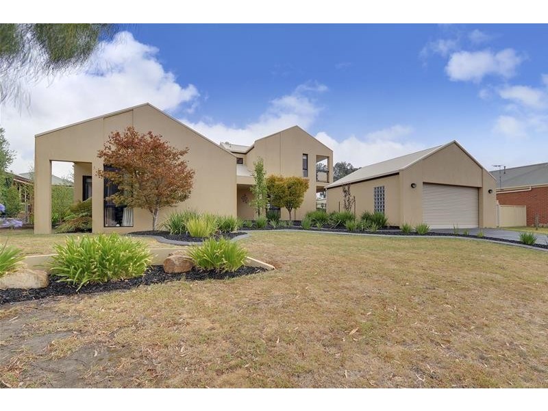 12 Nicholas Court, Traralgon VIC 3844