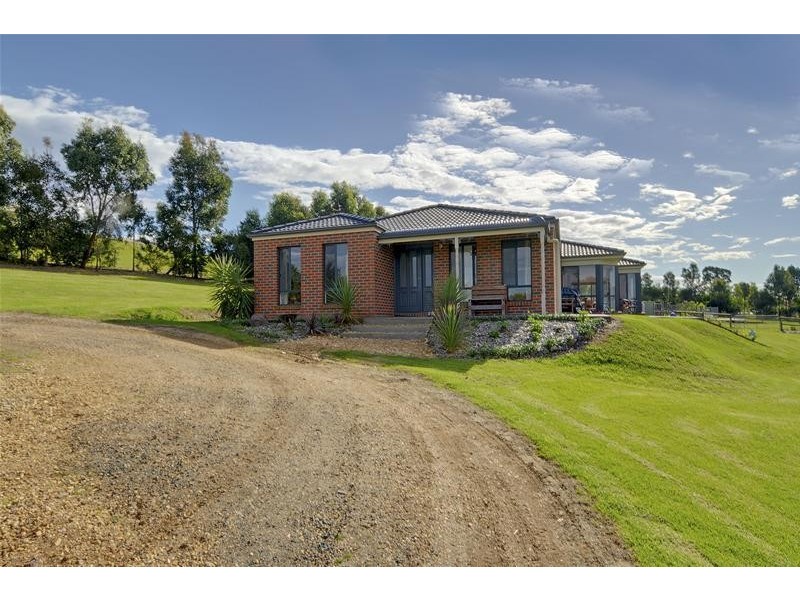 10 Hilsley Court, Toongabbie VIC 3856