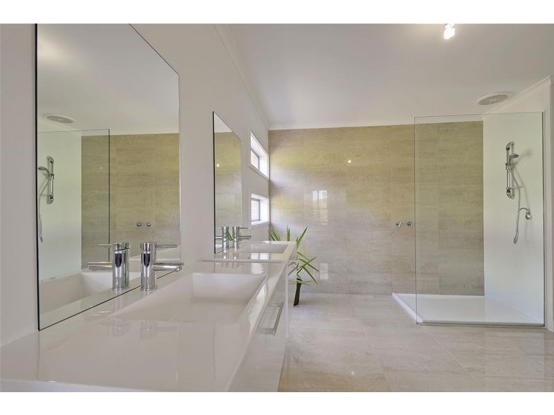 10 Hilsley Court, Toongabbie VIC 3856