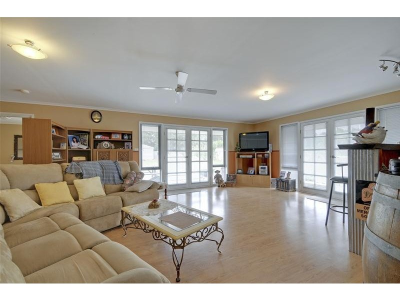 25 Sparks Lane, Toongabbie VIC 3856