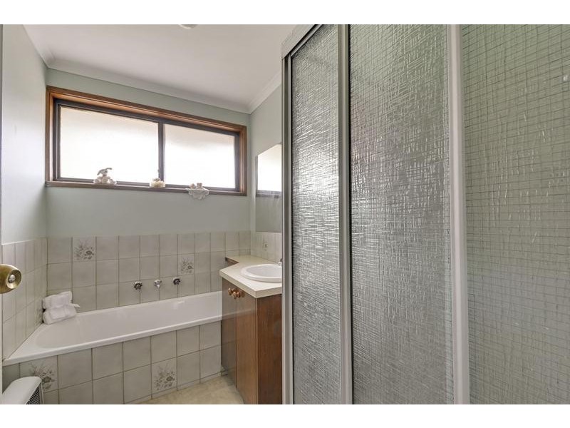 25 Sparks Lane, Toongabbie VIC 3856