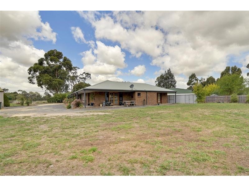25 Sparks Lane, Toongabbie VIC 3856