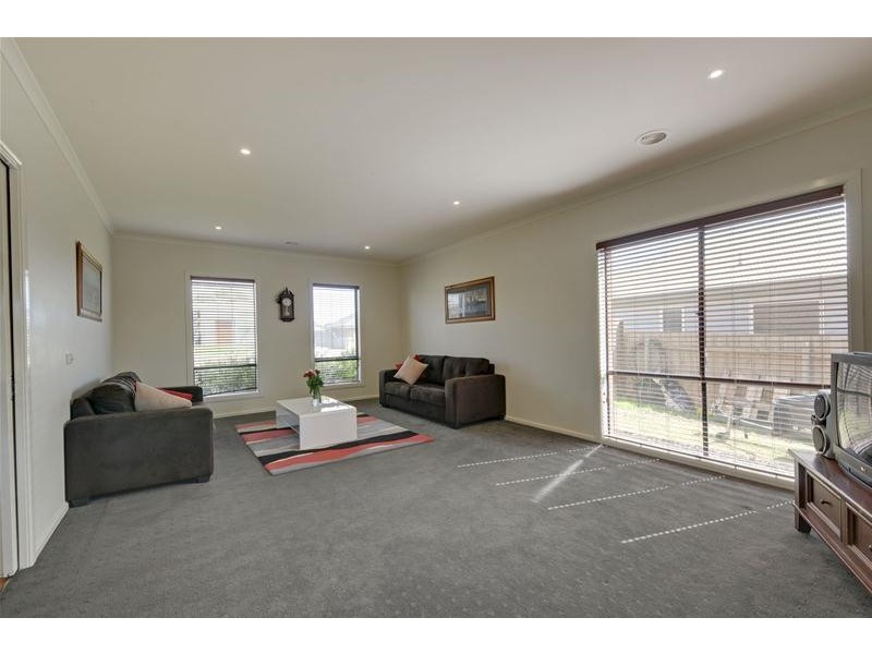 33 Fairway Drive, Traralgon VIC 3844