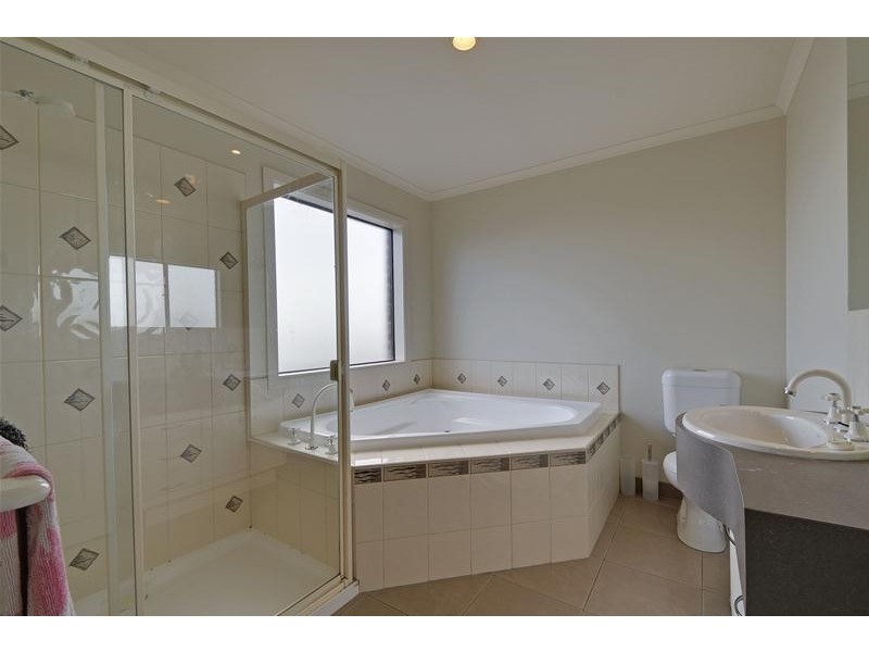 33 Fairway Drive, Traralgon VIC 3844