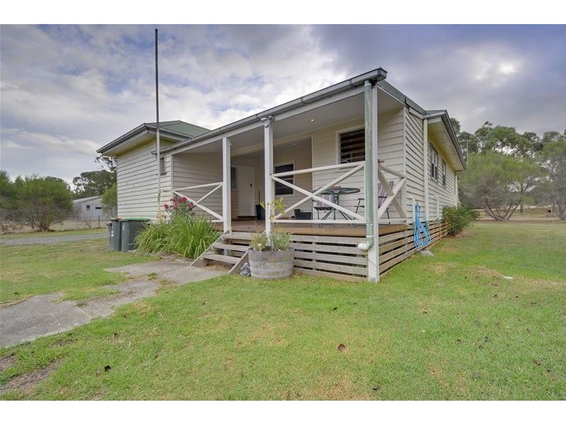 90 Harris Lane, Toongabbie VIC 3856