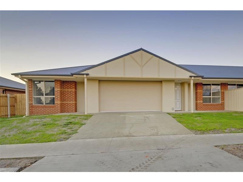11/5-13 Savige Street, Morwell VIC 3840