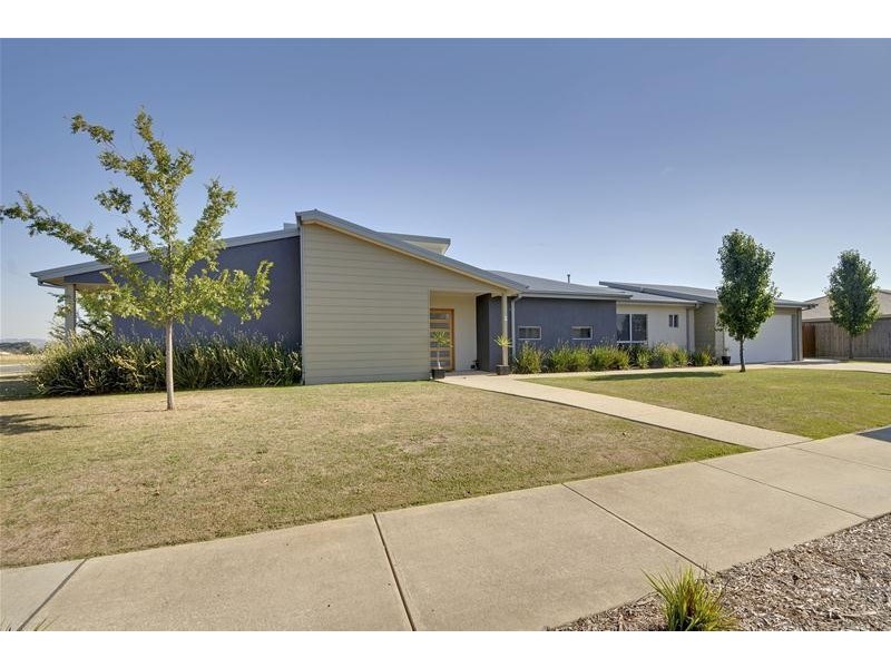 1 Hammersmith Circuit, Traralgon VIC 3844