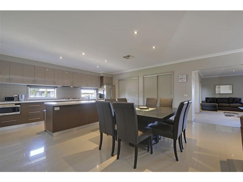 1 Hammersmith Circuit, Traralgon VIC 3844