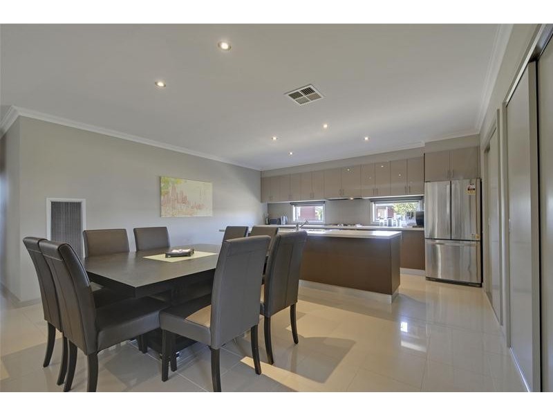 1 Hammersmith Circuit, Traralgon VIC 3844