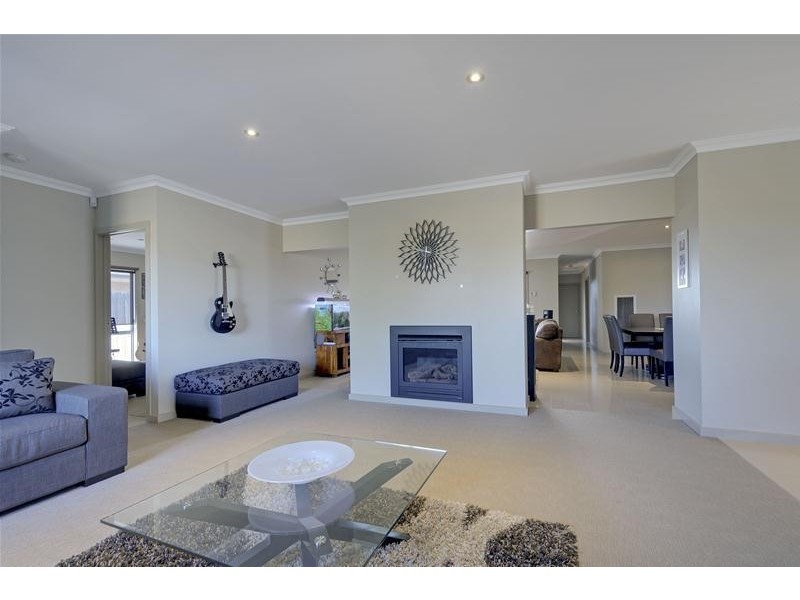 1 Hammersmith Circuit, Traralgon VIC 3844