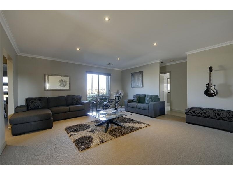 1 Hammersmith Circuit, Traralgon VIC 3844