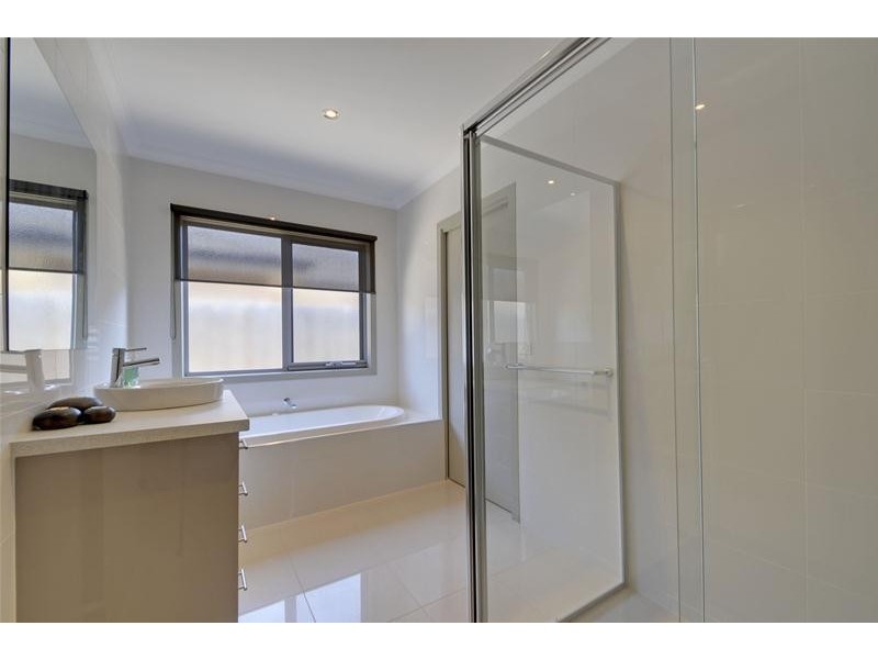 1 Hammersmith Circuit, Traralgon VIC 3844