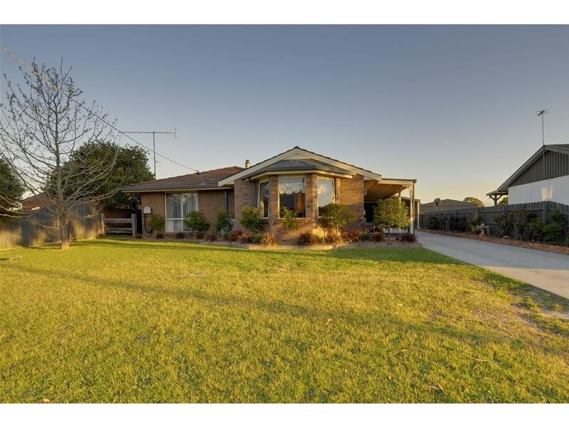 2 Rhodes Court, Glengarry VIC 3854