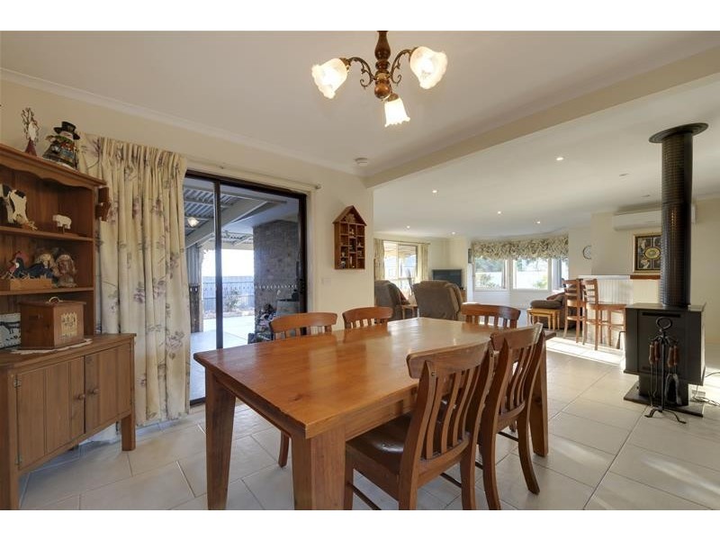 2 Rhodes Court, Glengarry VIC 3854