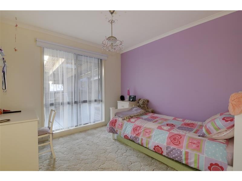 2 Rhodes Court, Glengarry VIC 3854