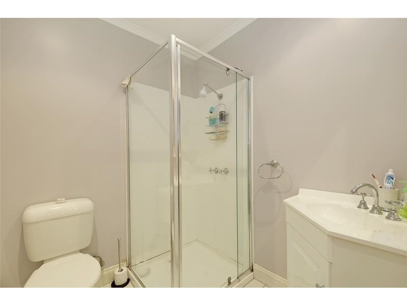 2 Rhodes Court, Glengarry VIC 3854