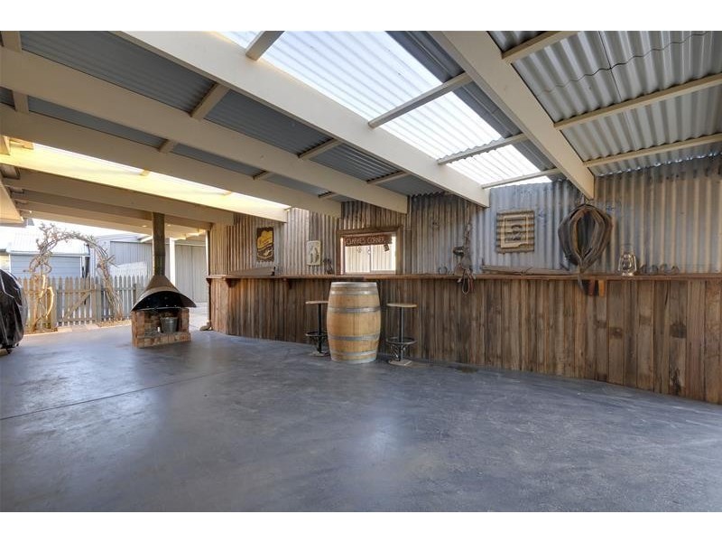 2 Rhodes Court, Glengarry VIC 3854