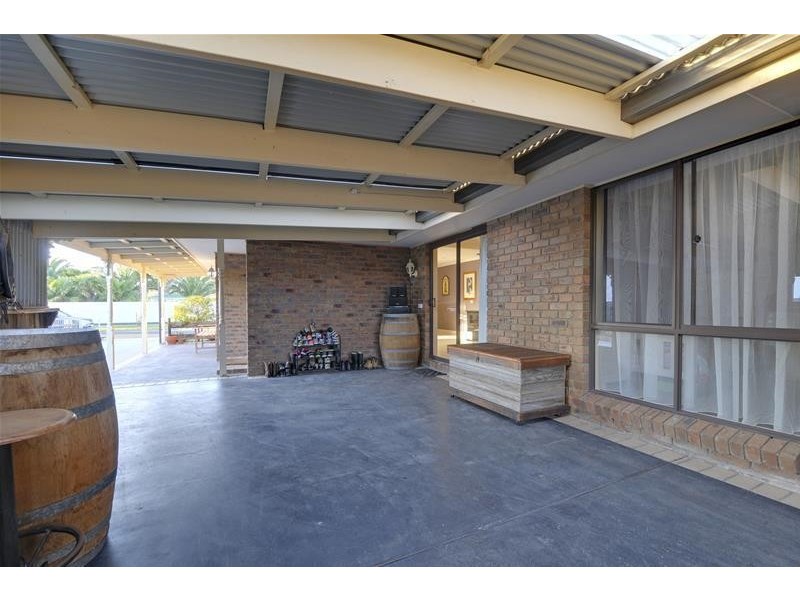 2 Rhodes Court, Glengarry VIC 3854