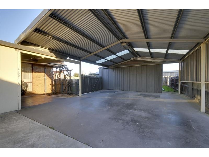 2 Rhodes Court, Glengarry VIC 3854
