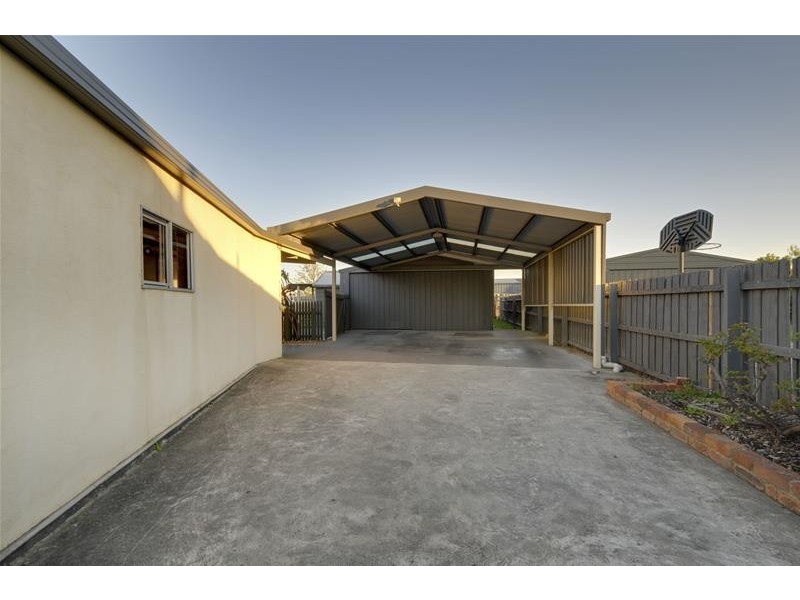 2 Rhodes Court, Glengarry VIC 3854